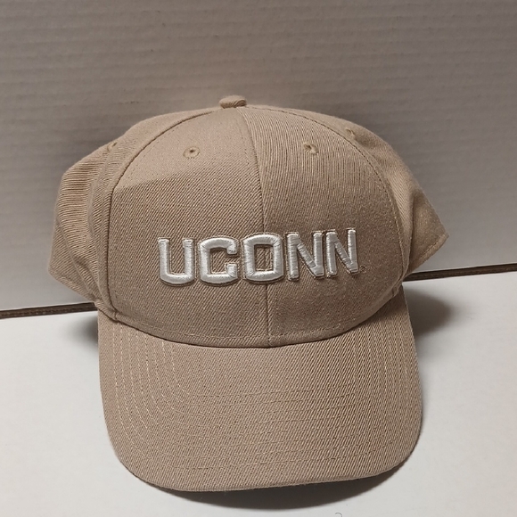 ‘47 Brand Other - UCONN Huskies Men Tan Baseball Cap NWOT